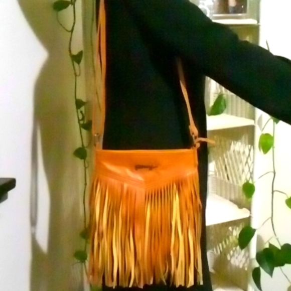 Roxy Leather w Fringe Crossbody/Shoulder Bag Signature Embossed Lt Brn Like New - Picture 2 of 8